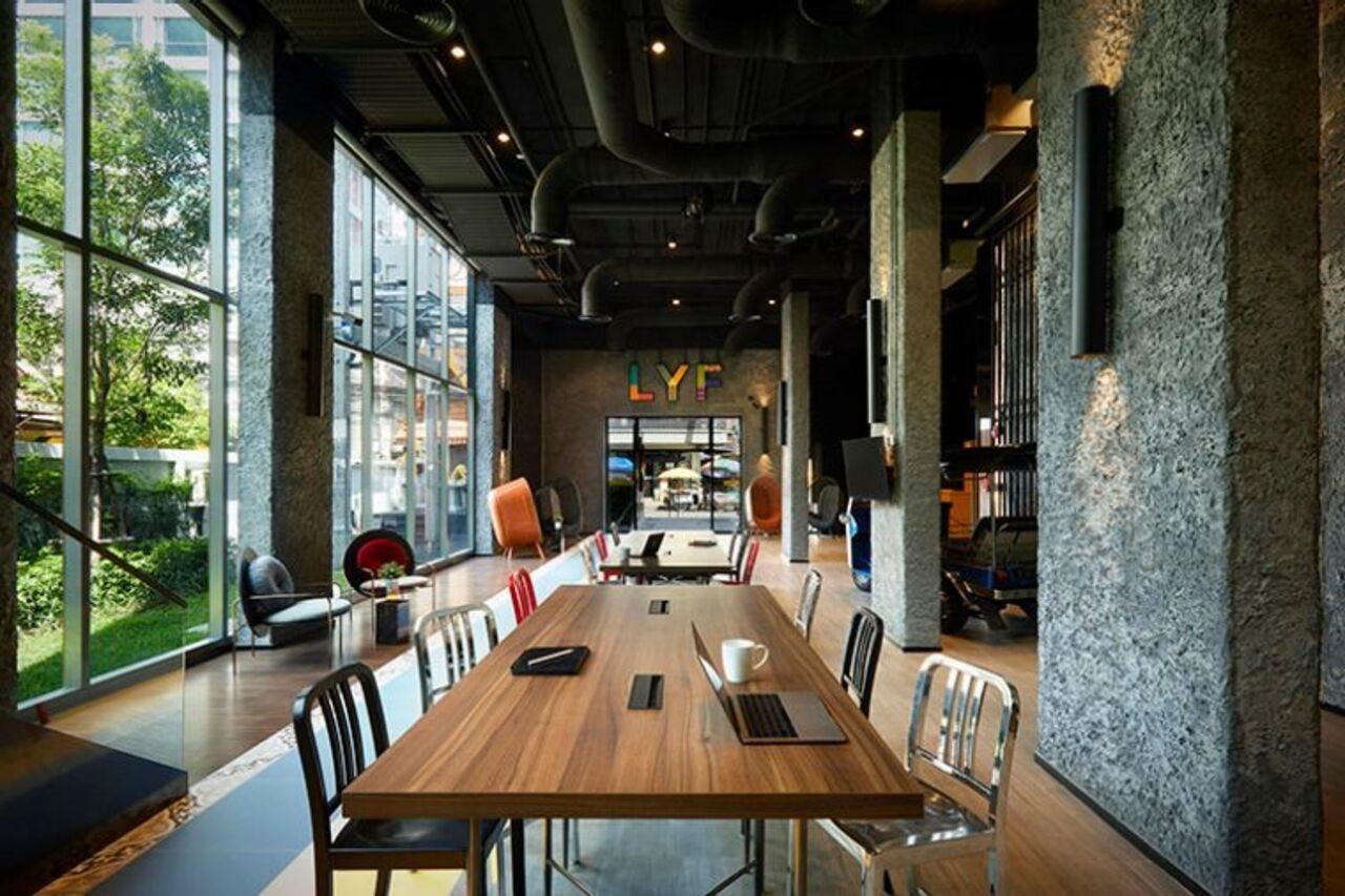 Lyf Sukhumvit 8 Bangkok Hotel Exterior foto